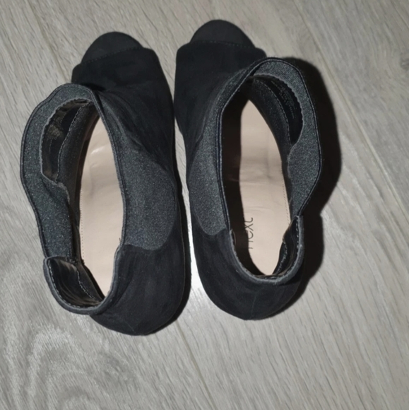 New Open toe heeled boots - Picture 5 of 5